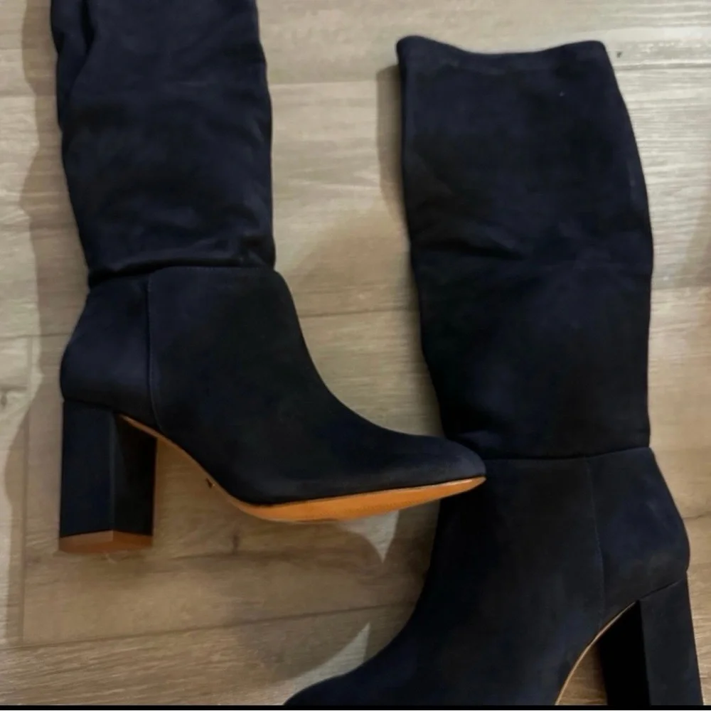 Elegant Black Knee-High Women's Boots - Picture 3 of 3